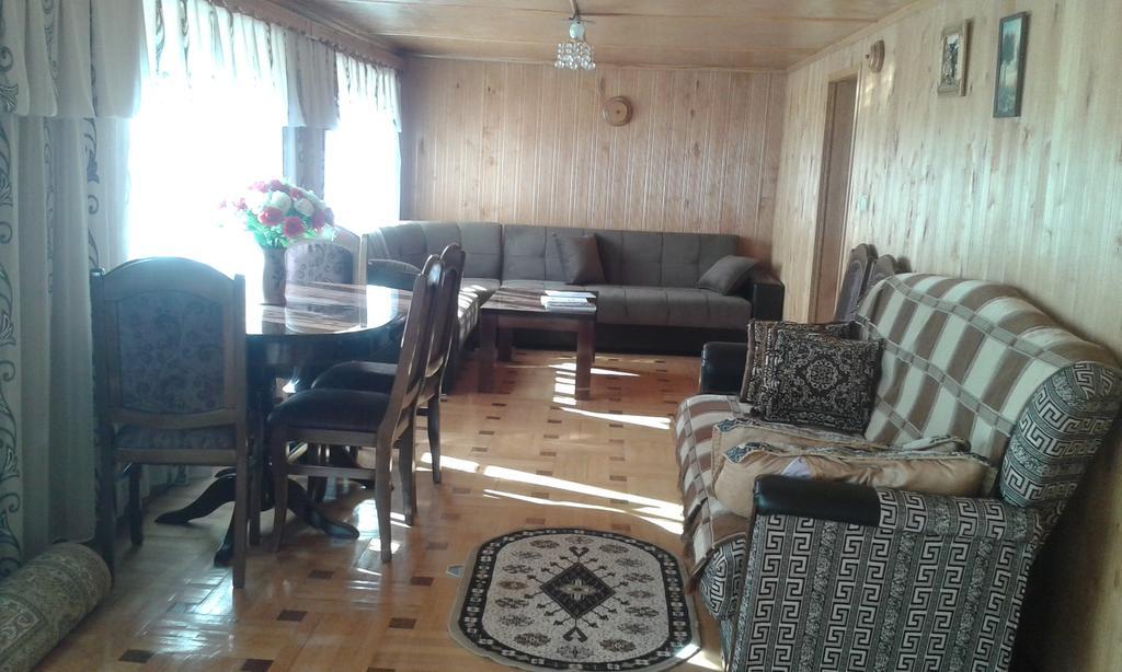 Guest House Anisa Birkiani Exterior photo