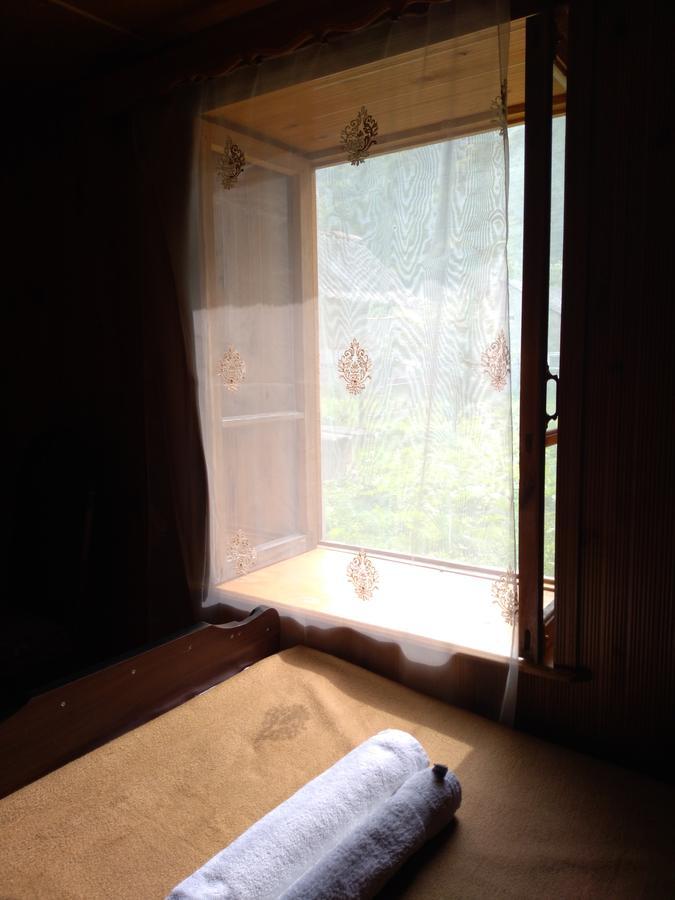 Guest House Anisa Birkiani Exterior photo